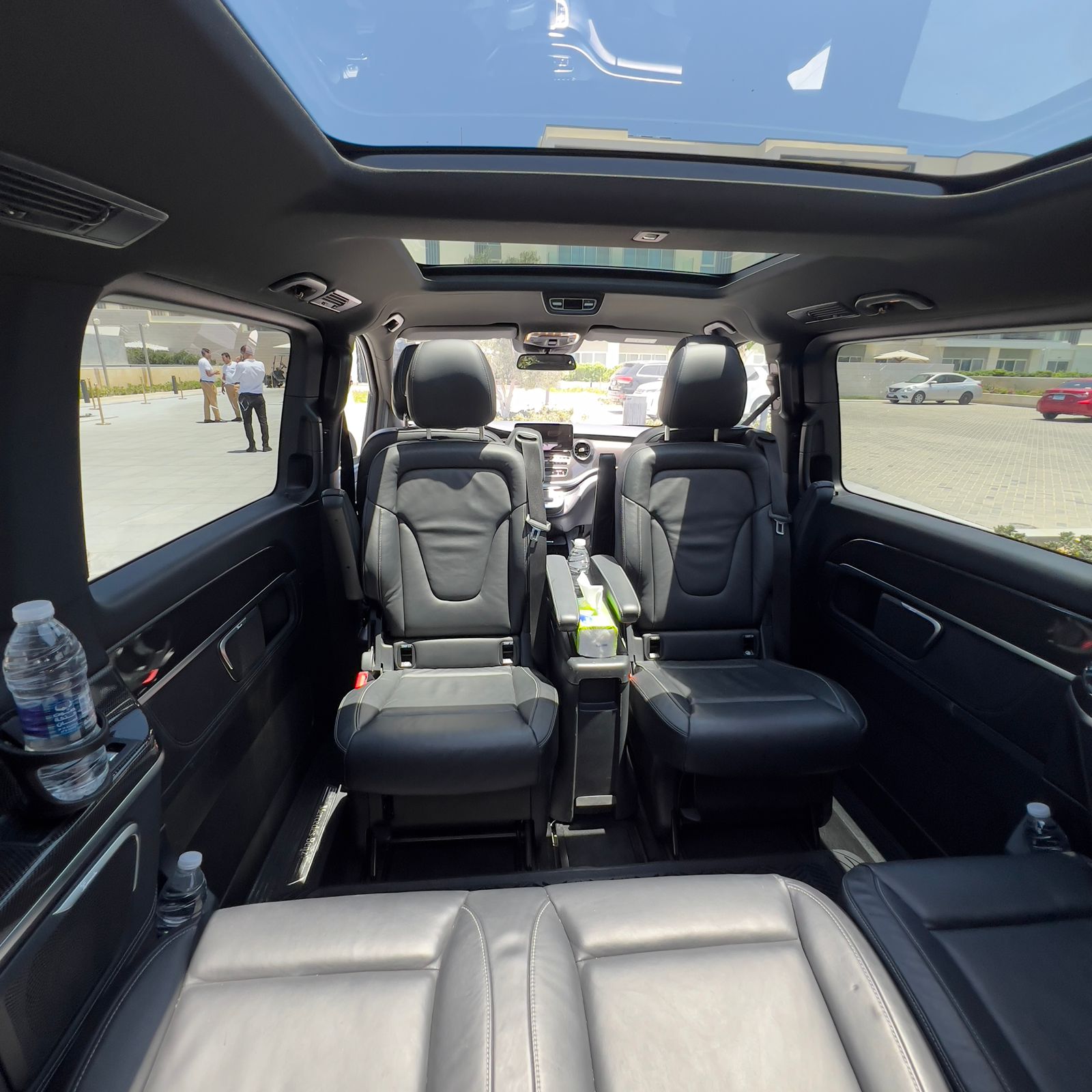 إيجار مرسيدس فيانو/في-كلاس للسفر العائلي