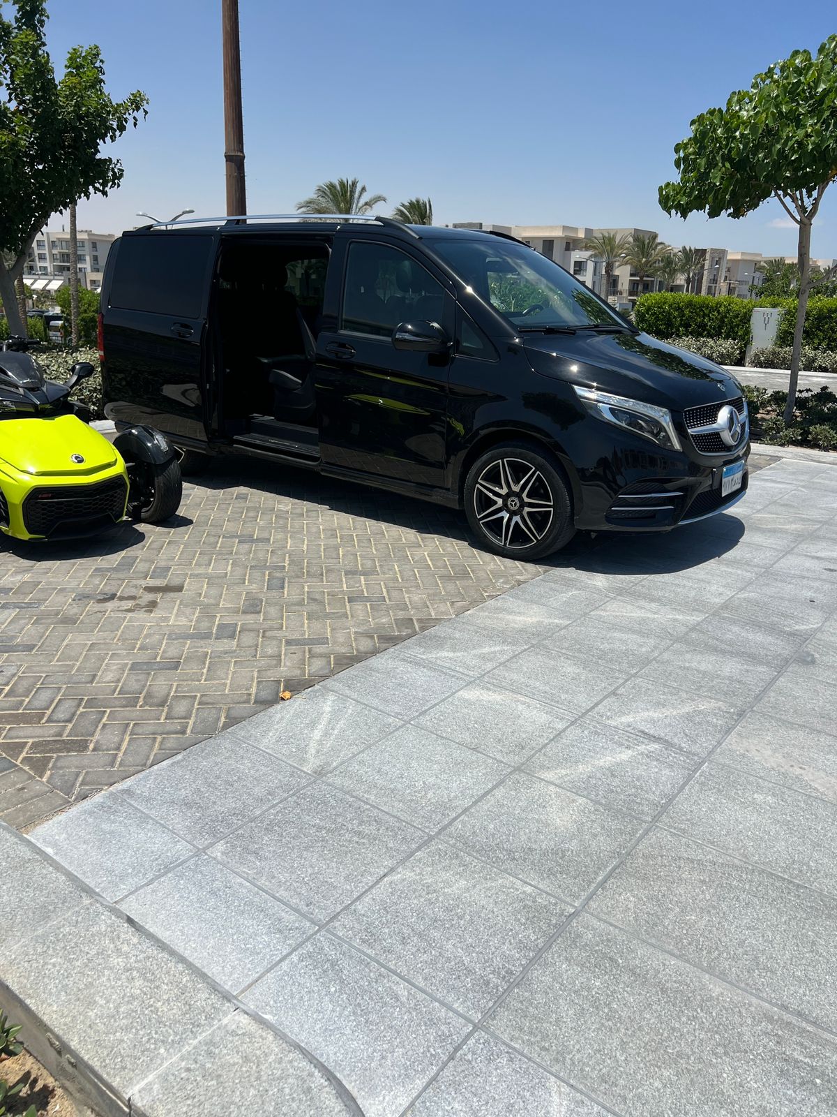 إيجار مرسيدس فيانو/في-كلاس للسفر العائلي