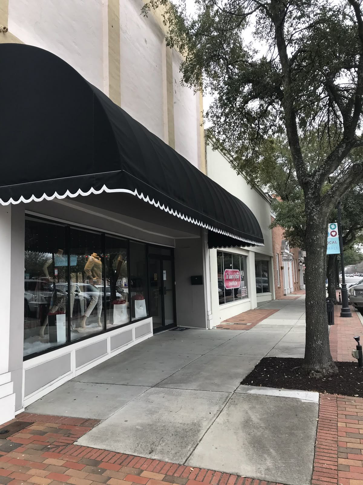 مظلات قوية للمحلات والمقاهي بأفضل جودة