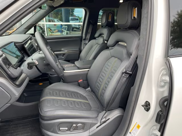 2023 Rivian R1S