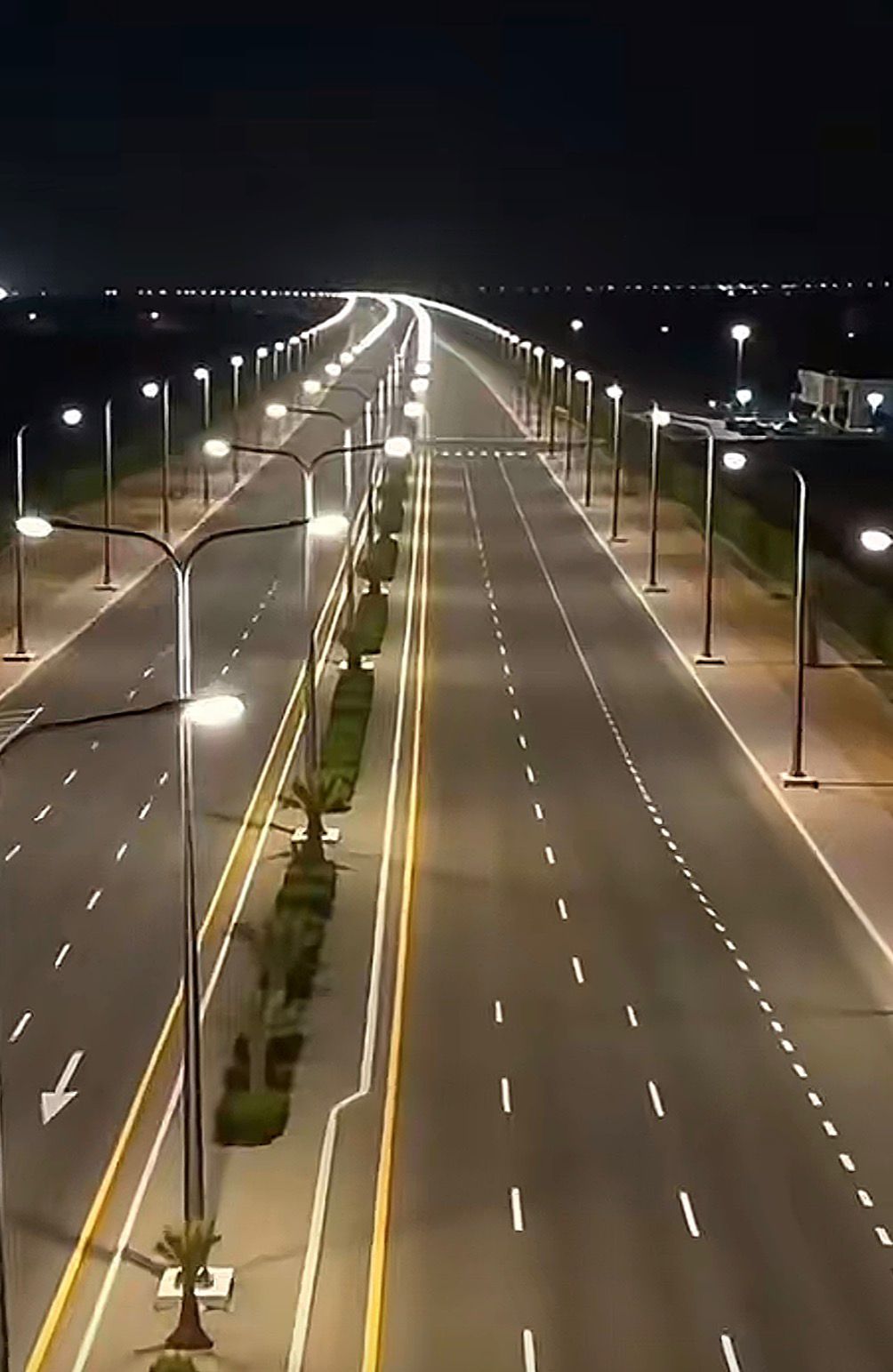 انارة واعمدة ديكوريه واعمدة انارة شوارع وكشافات وفوانيس ومجسمات جماليه